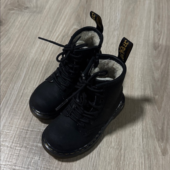 Toddler 1460 Faux Fur Lined Lace Up Boots in Black | Dr. Martens - Picture 2 of 4